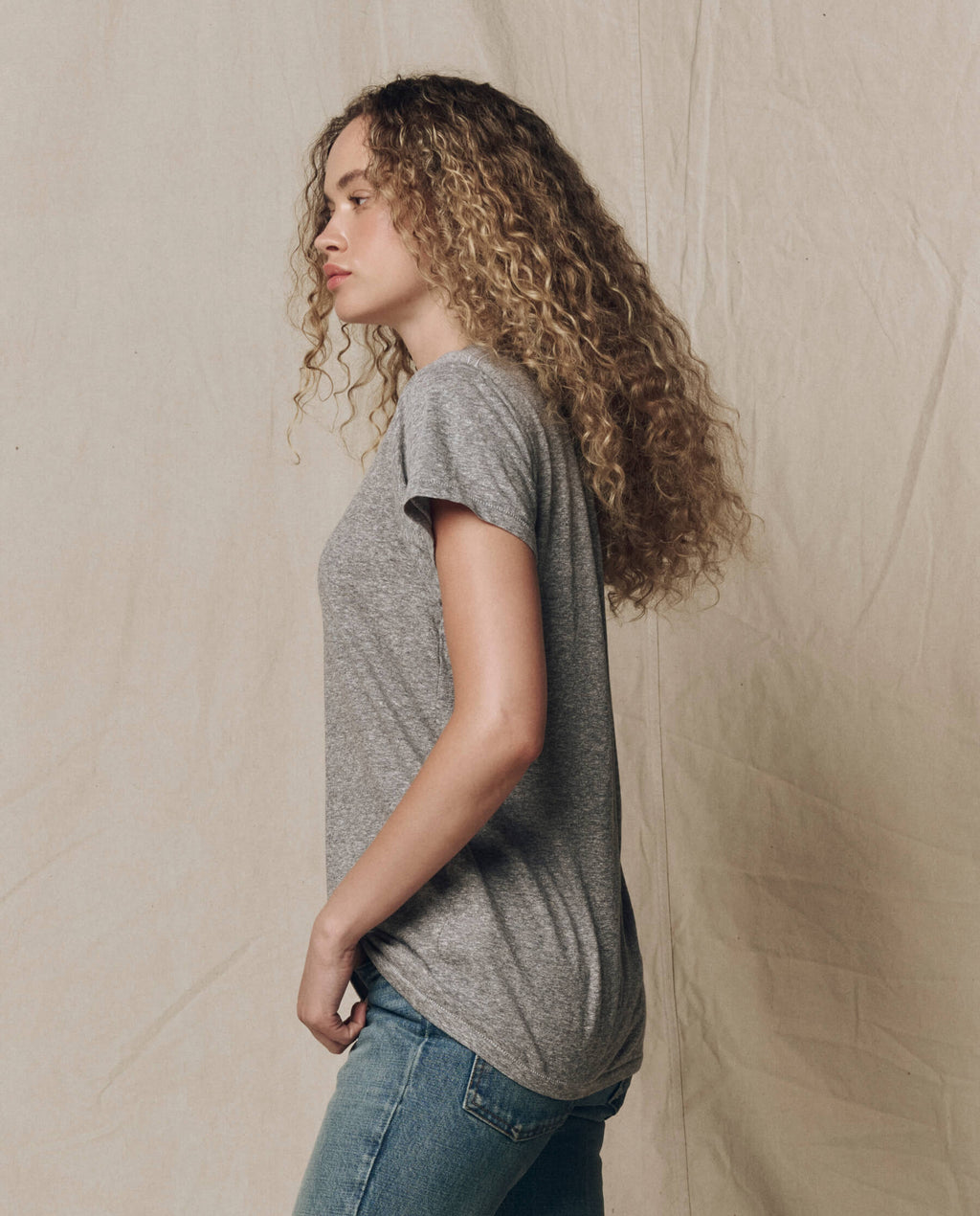 The Slim Tee. Solid -- Heather Grey