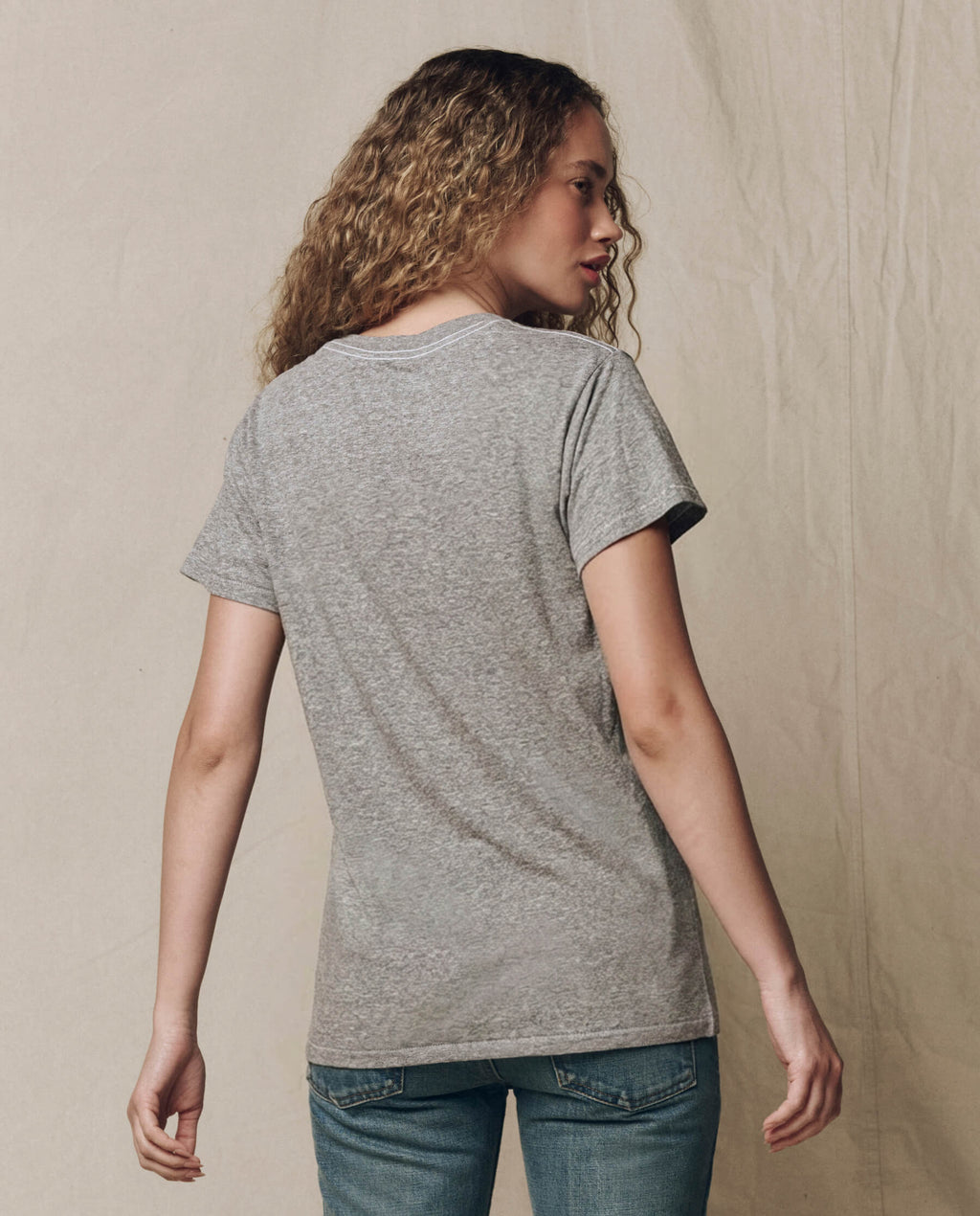 The Slim Tee. Solid -- Heather Grey